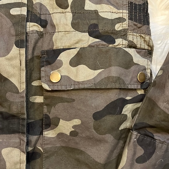 CAMO UTILIITY ZIP JACKET!  LIGHTWEIGHT/WITH WAIST CINCH! - Picture 4 of 12